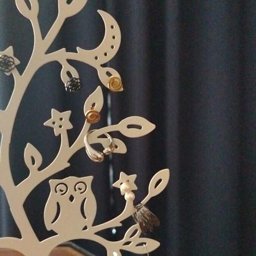 Jewelry stand white like new, dimensions 30x20