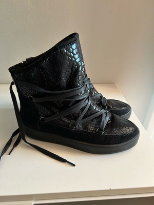 Women's boots with inner fur like new, size 39, black Made In Italia