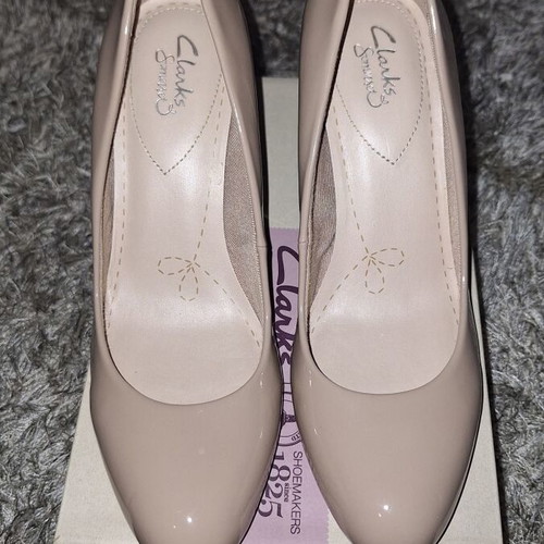 Clarks nude pumps like new