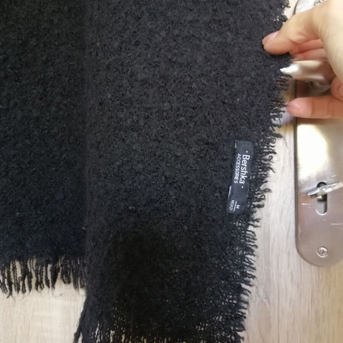 Bershka scarf boucle very soft and deer color like new