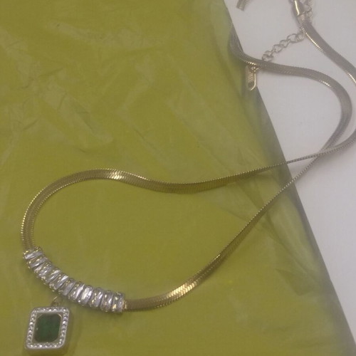 Jewelry set made of steel new with green and gold stones