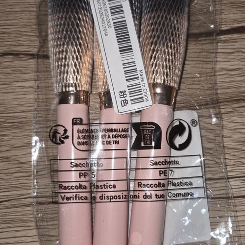 Makeup brush set new, pack of 3