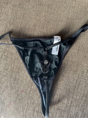Wonderbra thong black satin new, size M/L