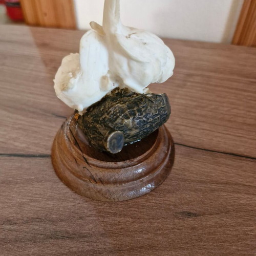 Figurine with doves on wooden base used
