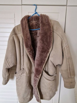 Vintage authentic shearling (mouton) coat like new, made in Italy