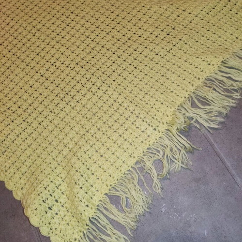 Knitted handmade scarf yellow like new, wool with fringes