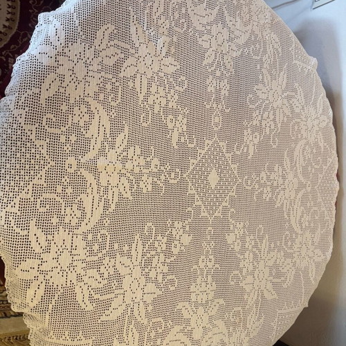 Hand-Knitted Tablecloth like new, large oval white
