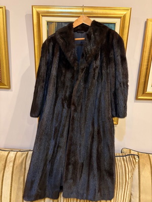 Mink fur size L like new, black