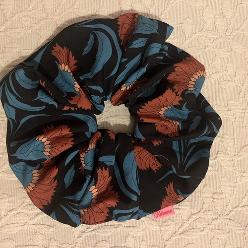 Scrunchie Karavan like new, multicolor