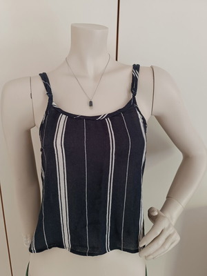 Pink Woman black and white crop top with adjustable straps size S used