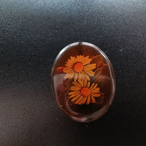 Vintage women's pin brown transparent with daisies used