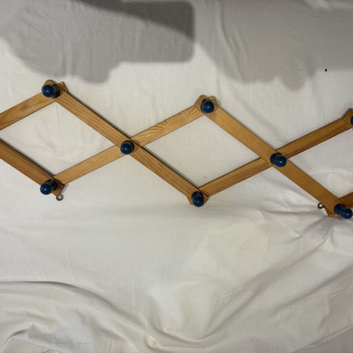 Wooden Accordion Wall Hanger with 10 Blue Knobs