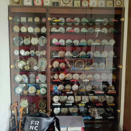 Winding alarm clocks used, collection of 100, 1945-1980