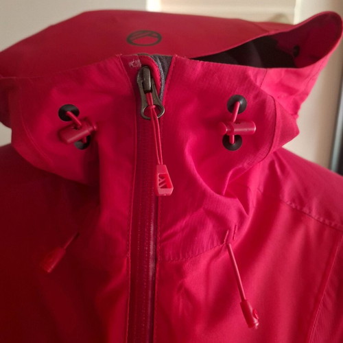 Halti jacket like new, red-raspberry with small marks