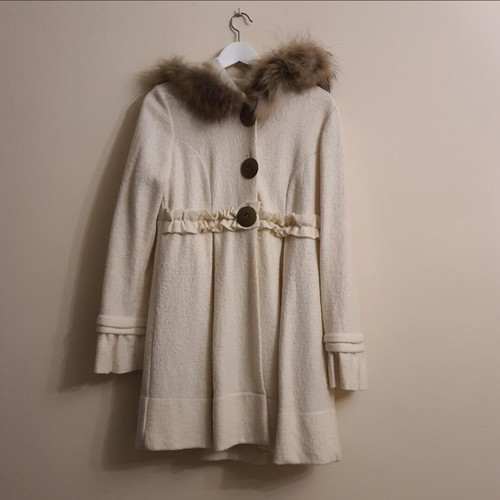 Regalinas cream coat with hood and fur like new, size M