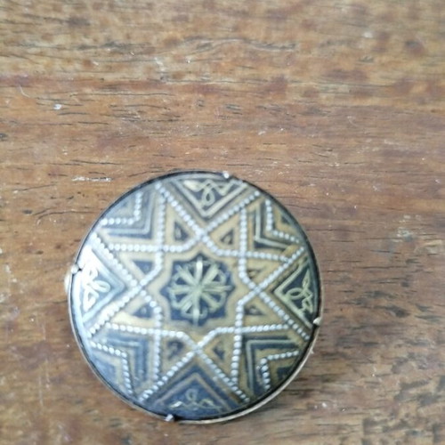 Damascene brooch like new, traditional Toledo design, 1960