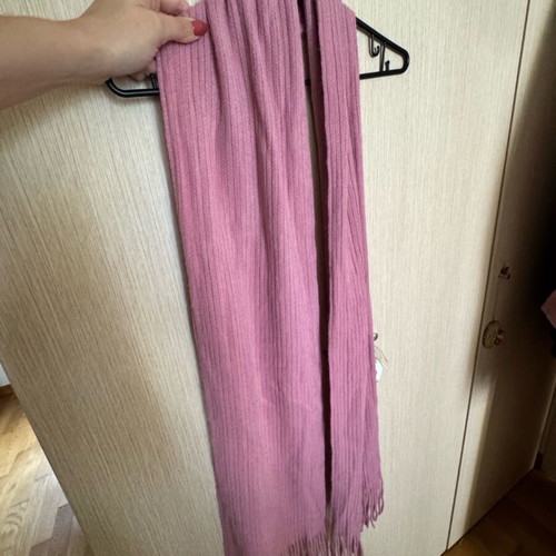 Pink scarf like new, soft, Mad hat