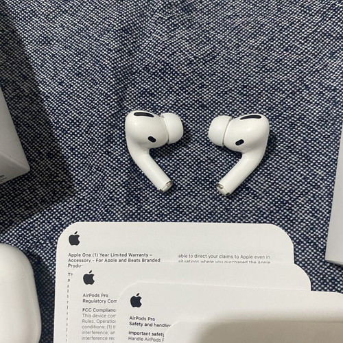 AirPods Pro 1st Gen with MagSafe Case new, complete set