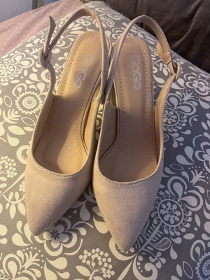 GoGo Shoes beige pumps size 37