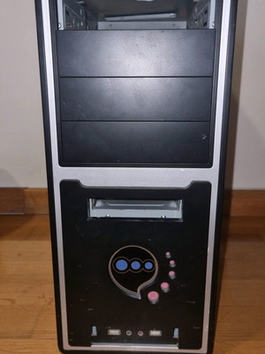 Κουτί υπολογιστή μεταχειρισμένο σε καλή κατάσταση