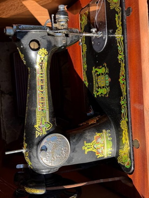 Mercedes sewing machine like new, 70 years old