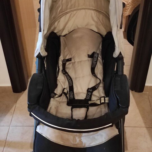Baby stroller like new with unused Chicco rain cover