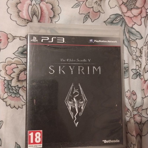 Elder Scrolls V Skyrim PS3 game with manual and map