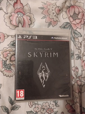 Elder Scrolls V Skyrim PS3 game with manual and map