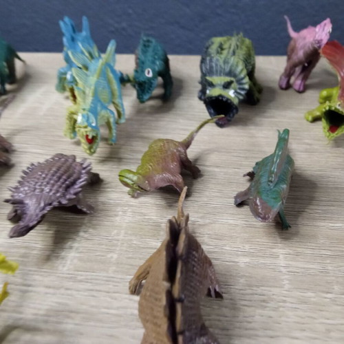 Vintage Plastic Dinosaur Figures used, 70s set