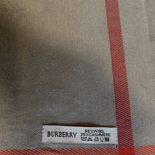 Burberry scarf like new, 55% wool 35% cashmere, classic check