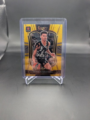 Select 2025-26 κάρτα Ευρωλίγκας με τον Victor Wembanyama, Gold Glitter SSP Premier Level