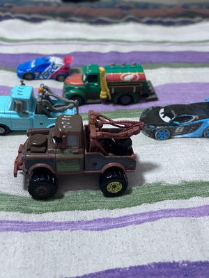 Disney Cars used, set of 5 toy cars in very good condition