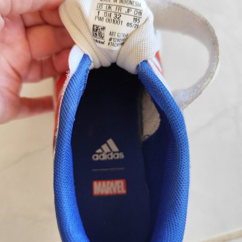 Adidas Marvel Captain America Kids Sneakers Size 32 Like New