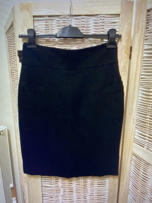 Mexx Pencil skirt black like new with two pockets and back slit