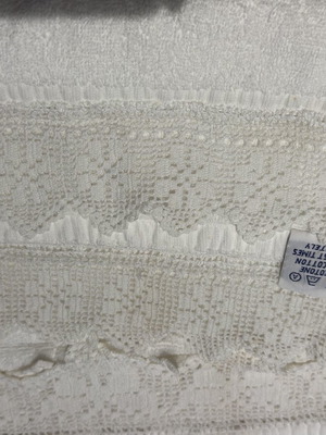 Body towels set of 2 with ancient Greek design and lace, like new