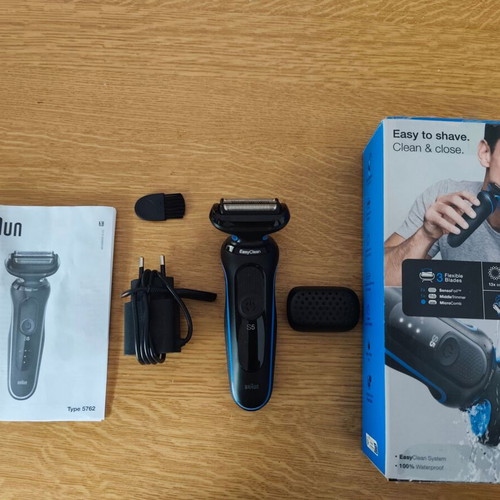 Braun Series 5 EasyClean shaver like new