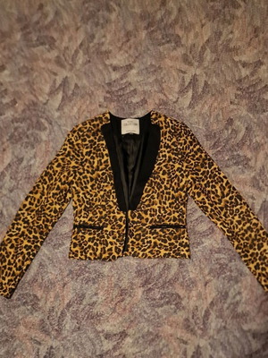 Bershka short animal print jacket used, women's size M