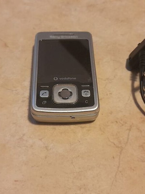 Sony Ericsson cell phone used with 2 chargers silver