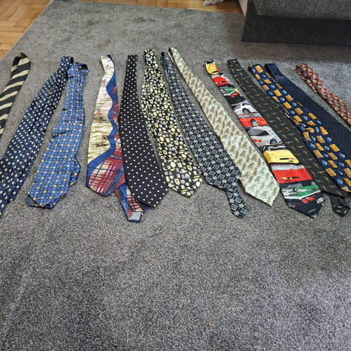 Branded men's ties like new, pack of 13 pieces