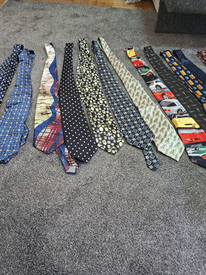Branded men's ties like new, pack of 13 pieces