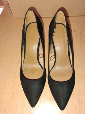 Γόβες H&M μαύρες καστόρινες σαν καινούργιες με χαμηλό τακούνι