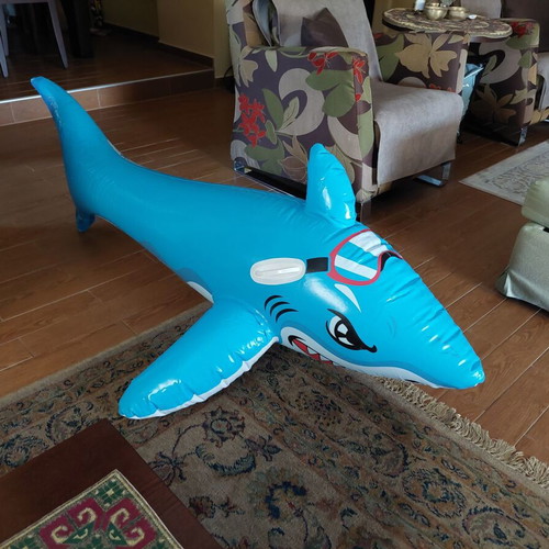 Bestway Shark inflatable sea float with handles like new (175 x 90 m)