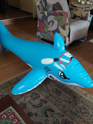 Bestway Shark inflatable sea float with handles like new (175 x 90 m)