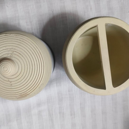 Bathroom set of 3 pieces like new, ceramic, porcelain and plastic