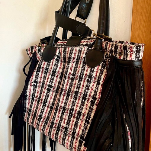 Shop Art shoulder bag new with fringes and tweed design