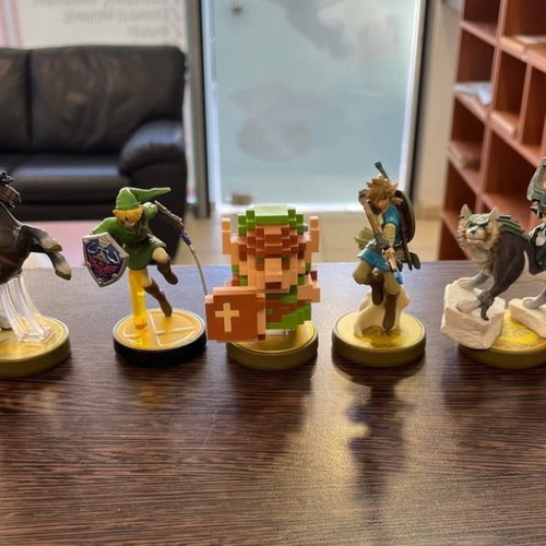 The Legend of Zelda Amiibo Figure Set of 5 like new