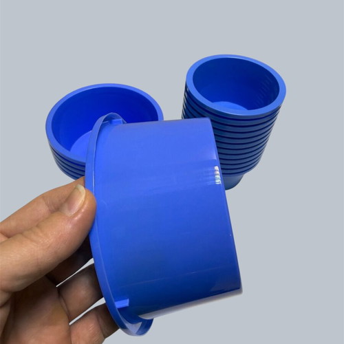 Plastic bowls, blue, two sizes, graduated capacity