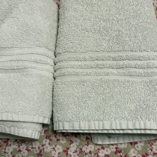 Pack of 2 white hand/face towels