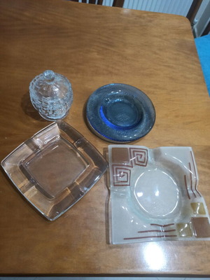 Ashtrays and miniature candy jar like new