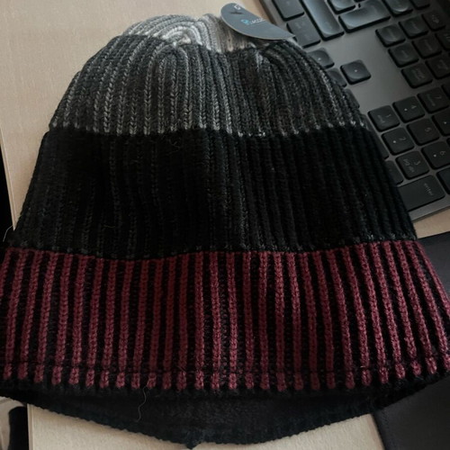 Hat with fleece lining new, Pg Accessories, size M, black and red
